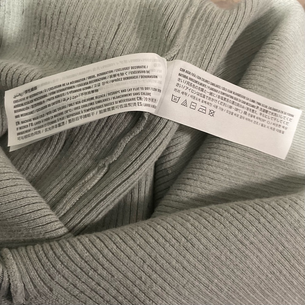 Abercrombie & Fitch Light Gray Ribbed Texture Midi Skirt, Size Small - Picture 7 of 7